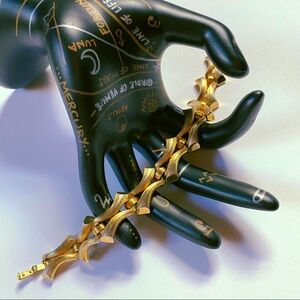 Vintage 1950s-1960s Crowned Trifari Gold Tone Link Bracelet